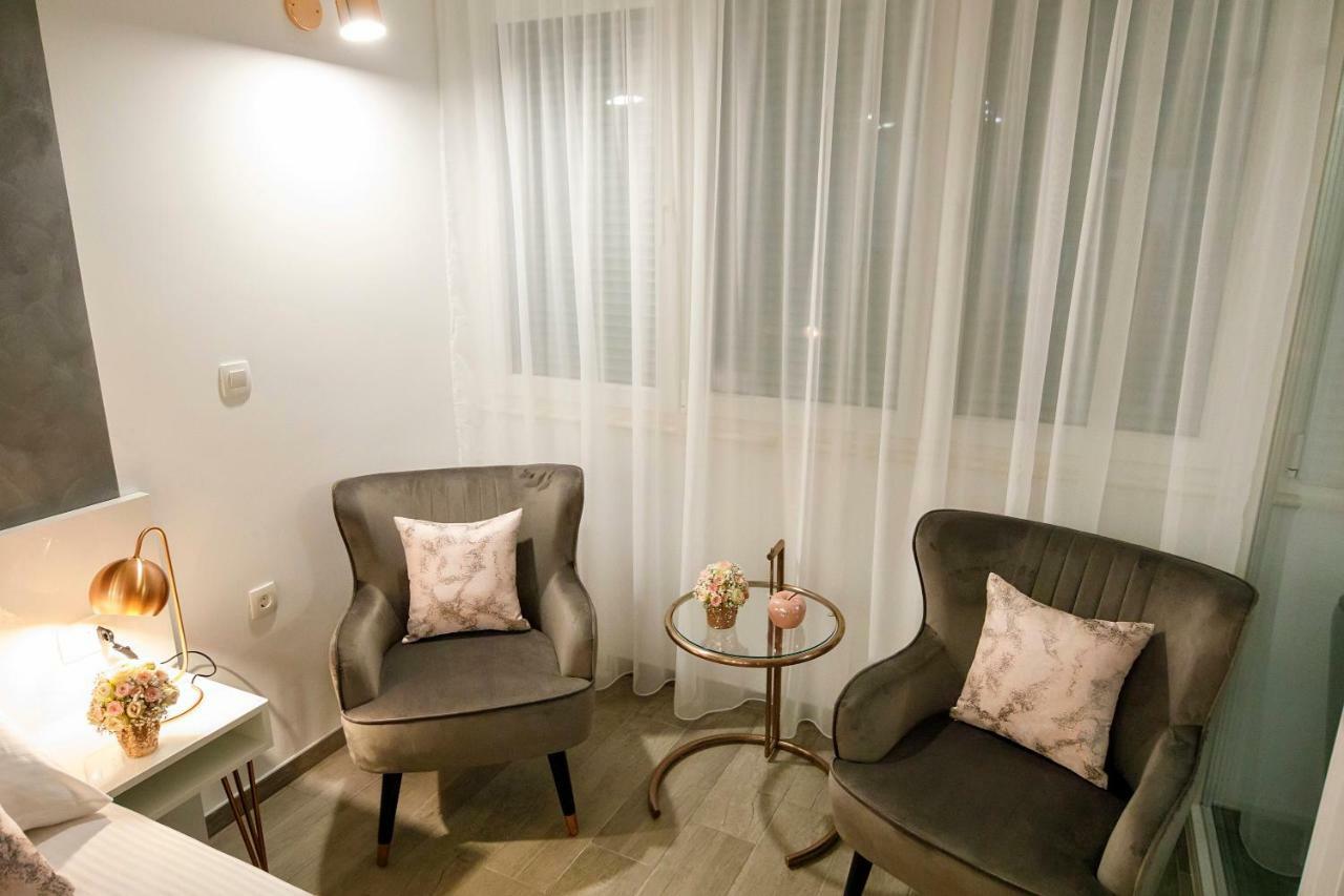 Rose Gold Rooms & Studio With Balcony Split Exterior photo