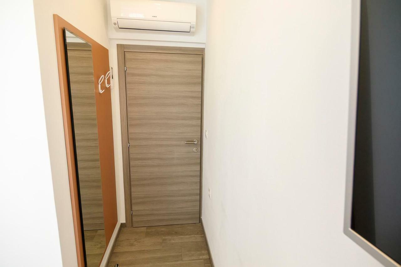 Rose Gold Rooms & Studio With Balcony Split Exterior photo